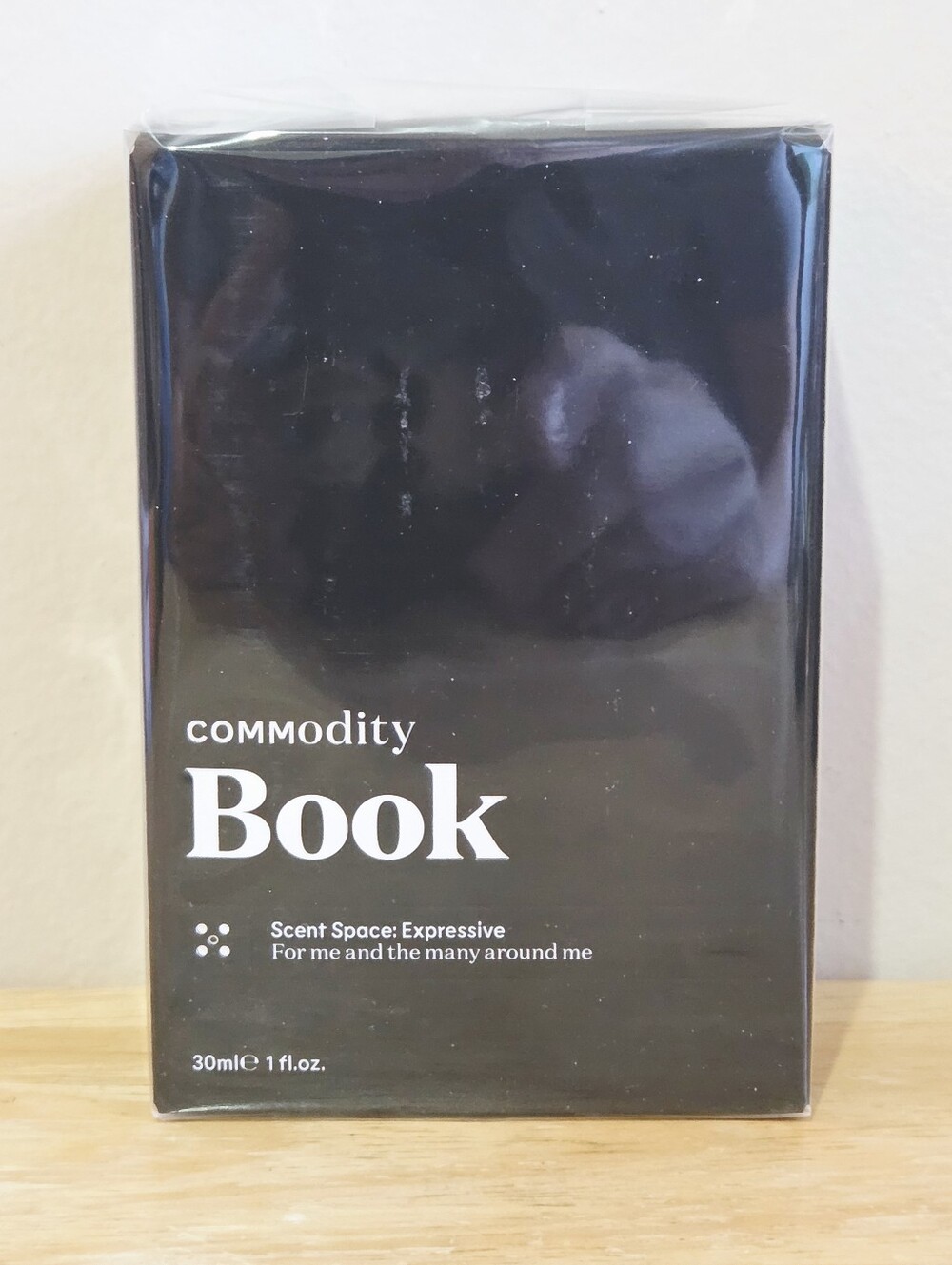 Commodity Book Scent Space: Expressive Perfume